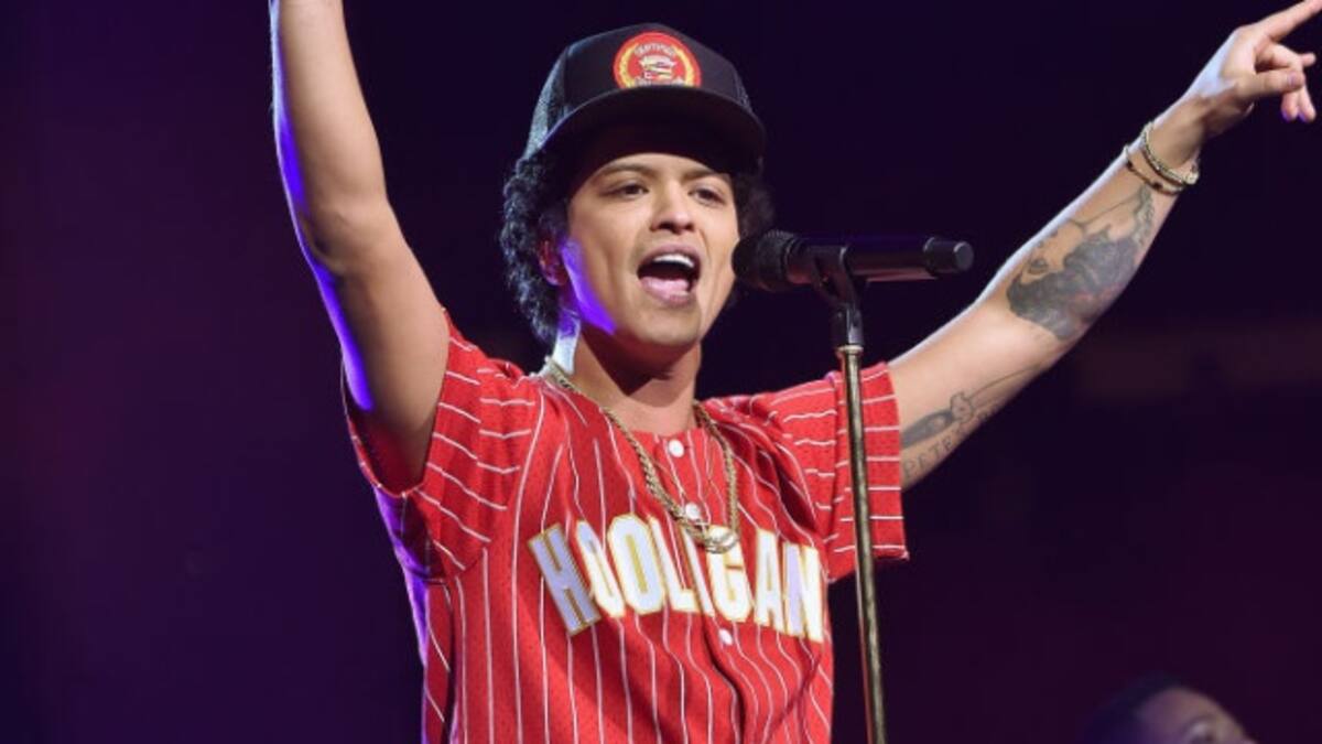 Joven enloquece a miles de fans al confundirlo con Bruno Mars