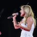 Esta sería la razón por la que a Amaia Montero le tembló la mano en concierto de Karol G