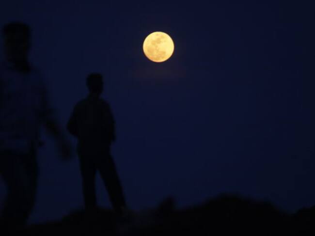 Se espera que en Colombia se vea este fenómeno a las 7:49 de la noche. Cortesía: Aditya Irawan/NurPhoto via Getty Images