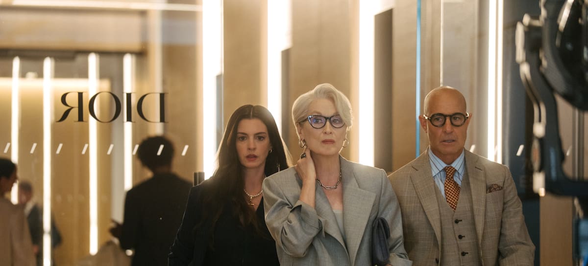 Anne Hathaway como Andy Sachs, Meryl Streep como Miranda Priestly y Stanley Tucci como Nigel Kipling en 'El Diablo Viste de Prada 2'. / 20th Century Studios / Macall Polay