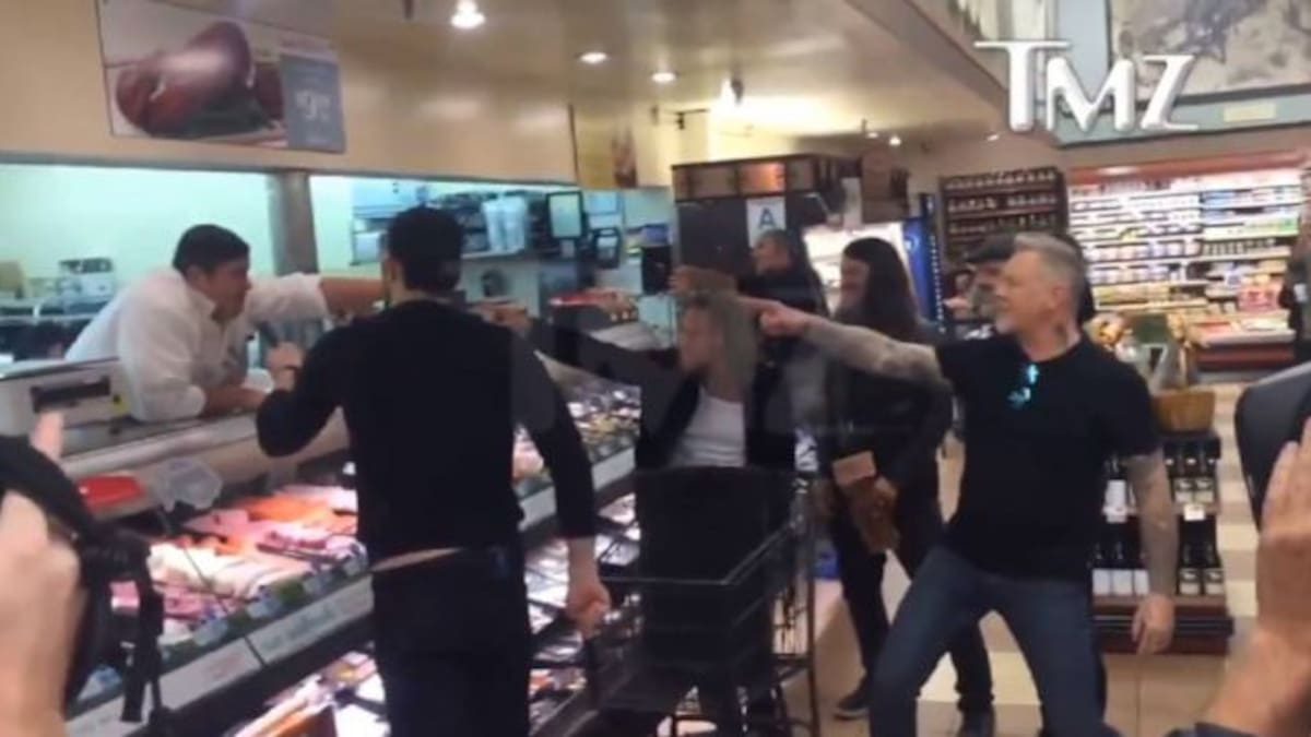 Reviven video de Metallica cantando junto al carnicero de un supermercado