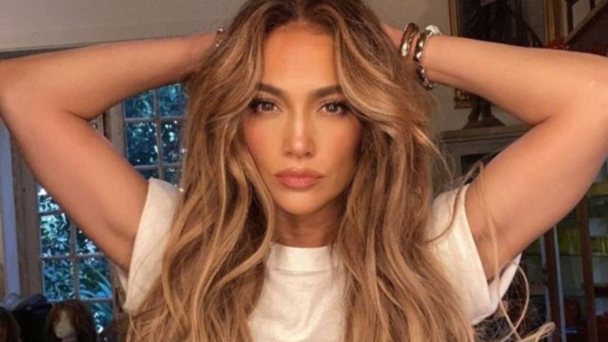 Jennifer Lopez sorprende con foto totalmente desnuda