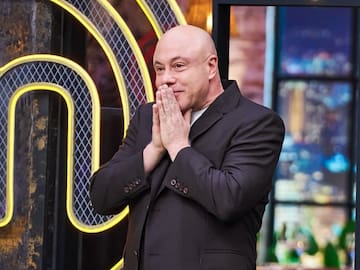 En redes comparan a Jorge Rausch con la mamá de Vicky Berrio por su outfit en la final de MasterChef