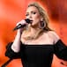 ¡Colombia ganó! Adele vistió orgullosa la bandera de nuestro país en sus conciertos