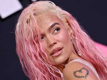 Karol G sedujo a sus fans tras presumir su cuerpazo en medio del mar ¡Pura candela!