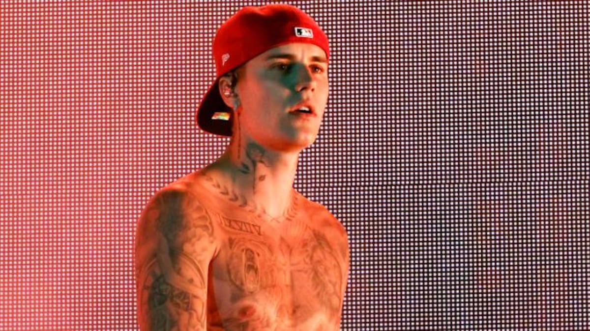 Justin Bieber emocionó a sus fans mostrando su lado paternal con un bebé en brazos
