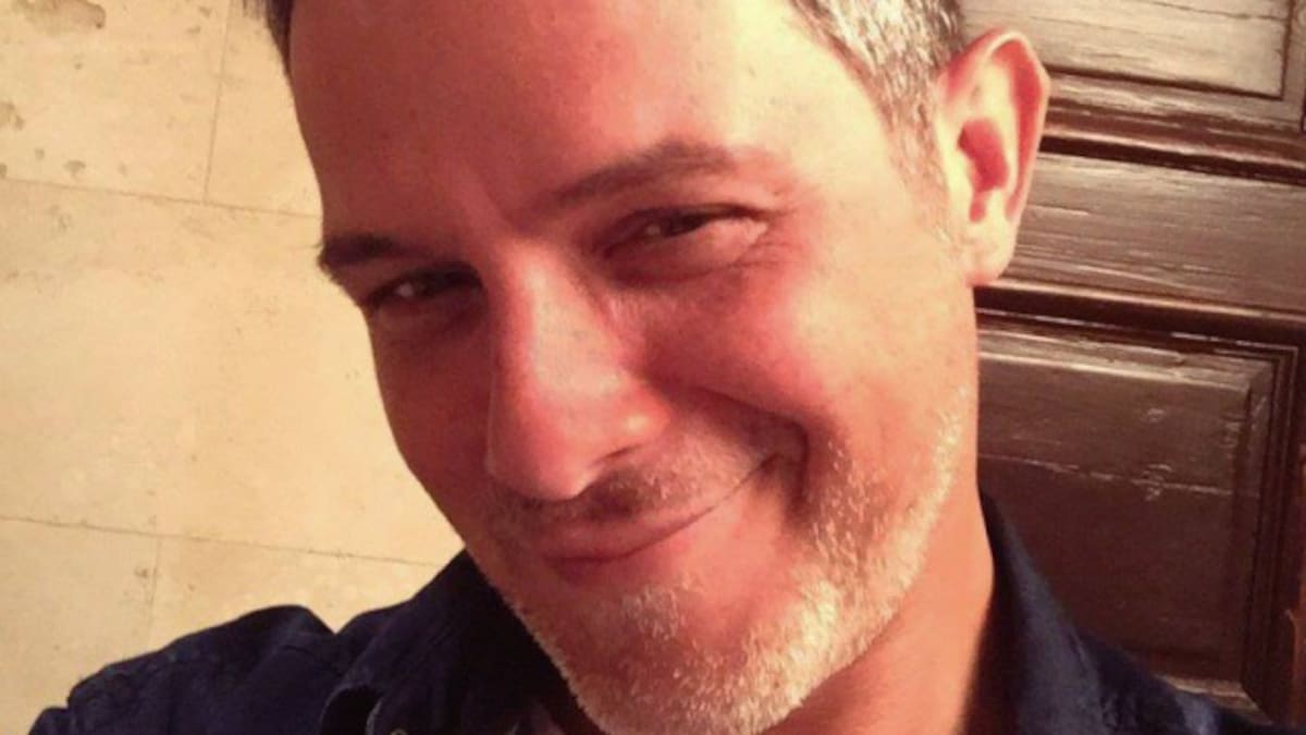 Alejandro Sanz recuerda a J Balvin que él también solía teñirse el pelo