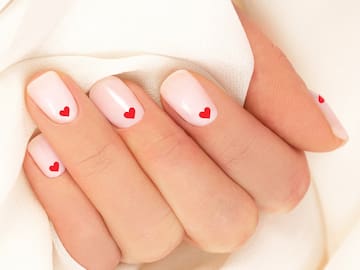 Dime cuál diseño de uñas elegirías y te diré cómo te irá en el amor en marzo