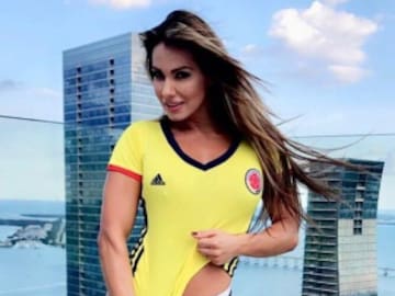 CON SENSUAL FOTO ESPERANZA GÓMEZ APOYÓ A LA SELECCIÓN COLOMBIA
