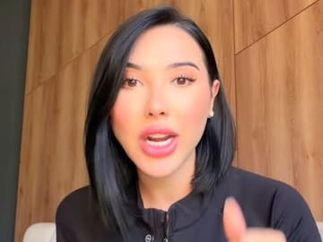 Video: Streamer le robó un beso a Aida Victoria en pleno en vivo y desata rumores de nuevo romance