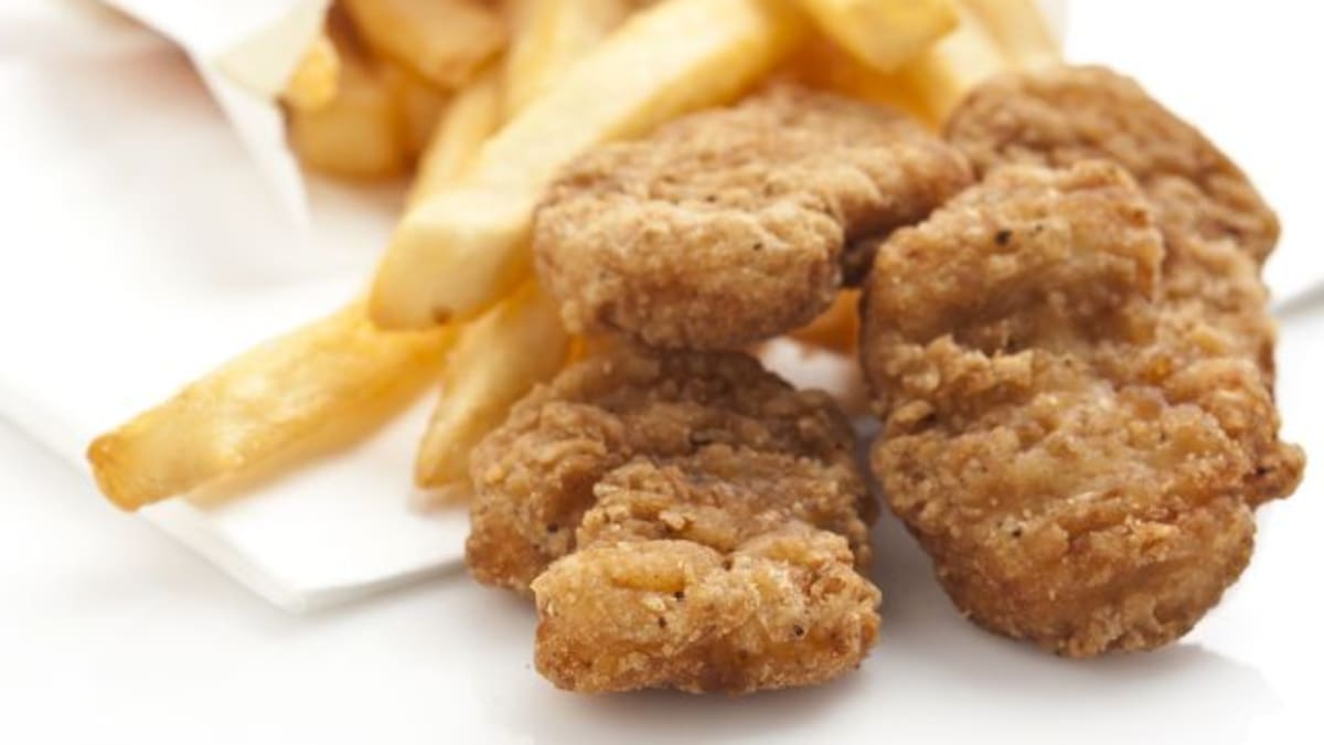 El extraño trastorno alimenticio que hace que una mujer solo se alimente de Nuggets
