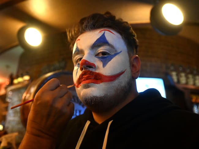 ANKARA, TURKIYE - OCTOBER 29: A man with halloween style make-up takes part in an event held with the theme "Halloween" in Ankara, Turkiye on October 29, 2023. (Photo by Evrim Aydin/Anadolu via Getty Images)