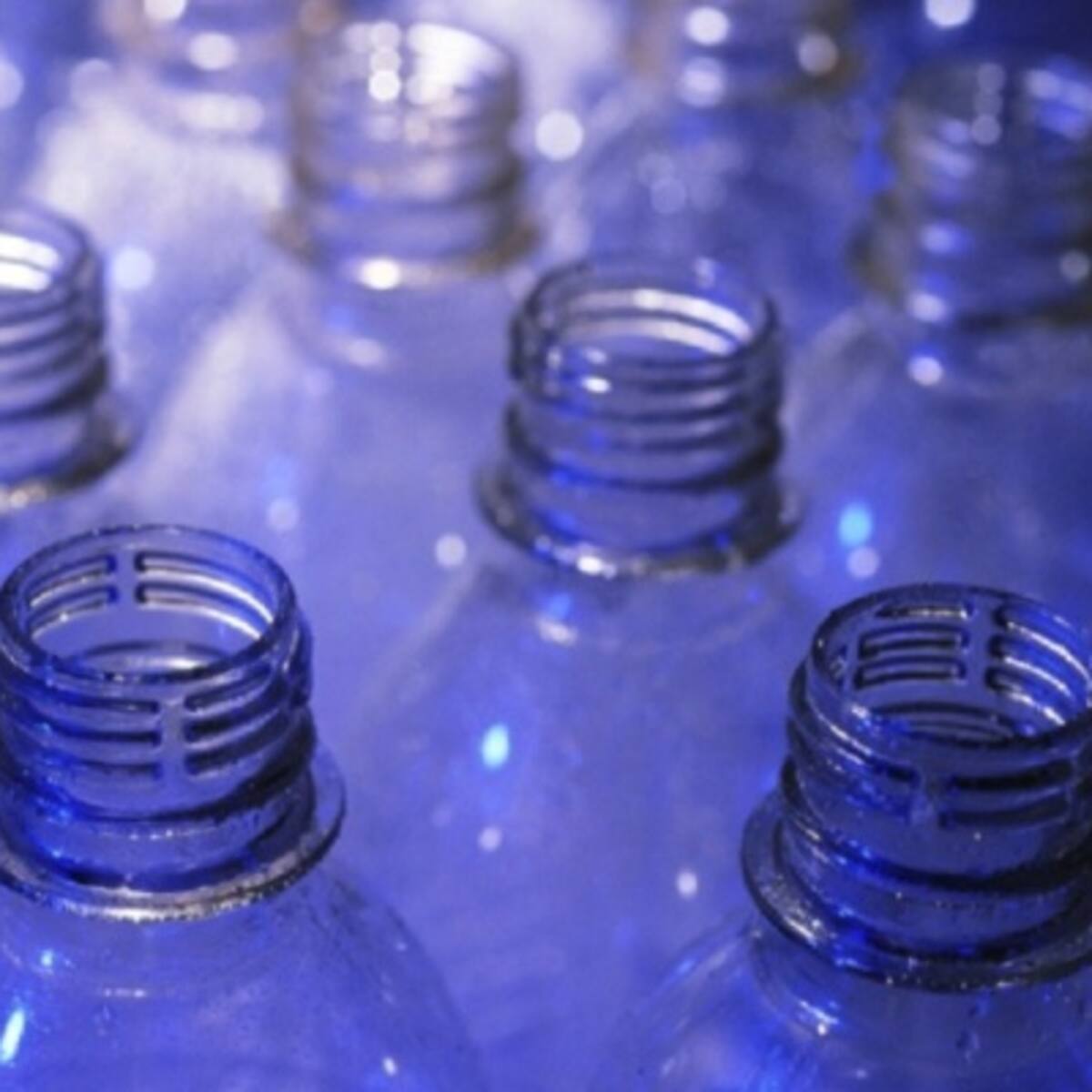 El curioso reto viral de la botella que todos quieren intentar