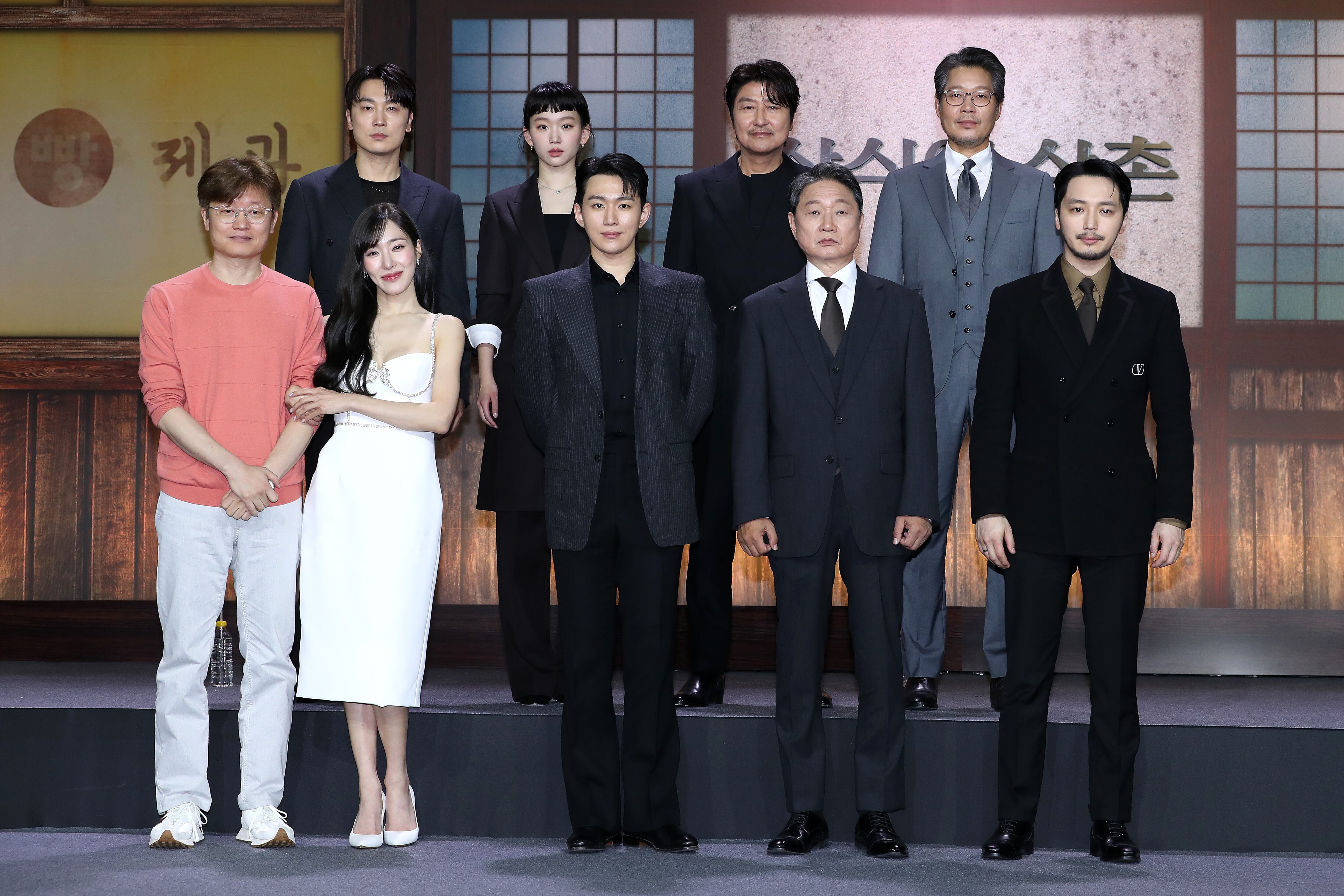 Tiffany Young, junto al elenco de 'Uncle Samsik' en la rueda de prensa para el lanzamiento de la serie / Getty Images