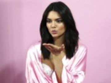 LA SENSUAL MODELO QUE REEMPLAZÓ A KENDALL JENNER EN EL VICTORIA'S SECRET FASHION SHOW