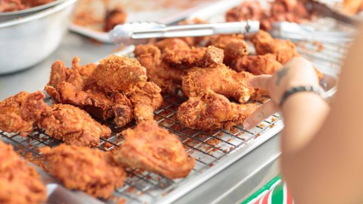 Video de cómo se hace salsa en reconocido restaurante generó polémica en Internet