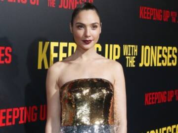 EL APASIONADO BESO DE GAL GADOT A ESTA ACTRIZ QUE NOS HACE MORIR DE ENVIDIA