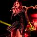 Dua Lipa y Calvin Harris vuelven a lo retro con el video de “One Kiss”