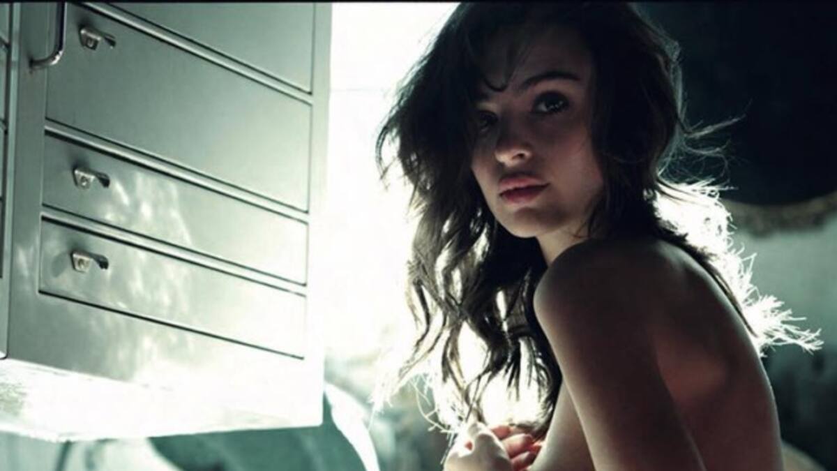 Poco a la imaginación dejó Emily Ratajkowski en su luna de miel