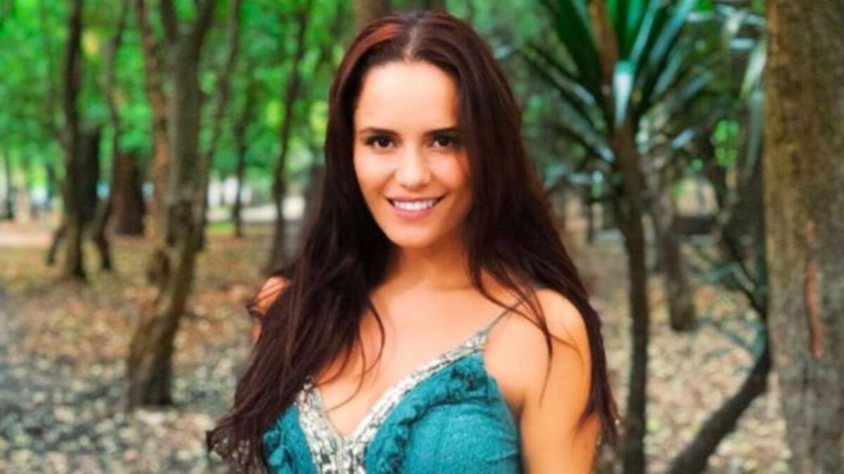 Ana Lucía Domínguez sorprende con sensual video en el que presume su cola