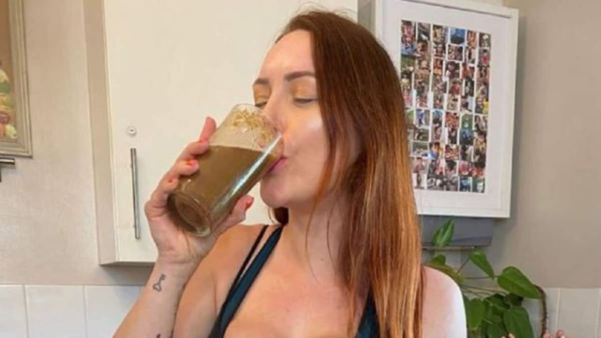 Beber batidos con semen, el consejo de una vegana para prevenir el coronavirus