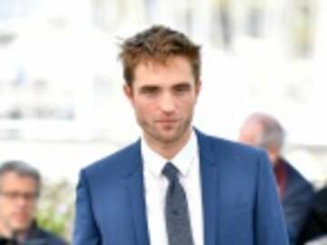 La sugestiva imagen con la que Robert Pattinson se une a la diversidad de género bangshowbiz