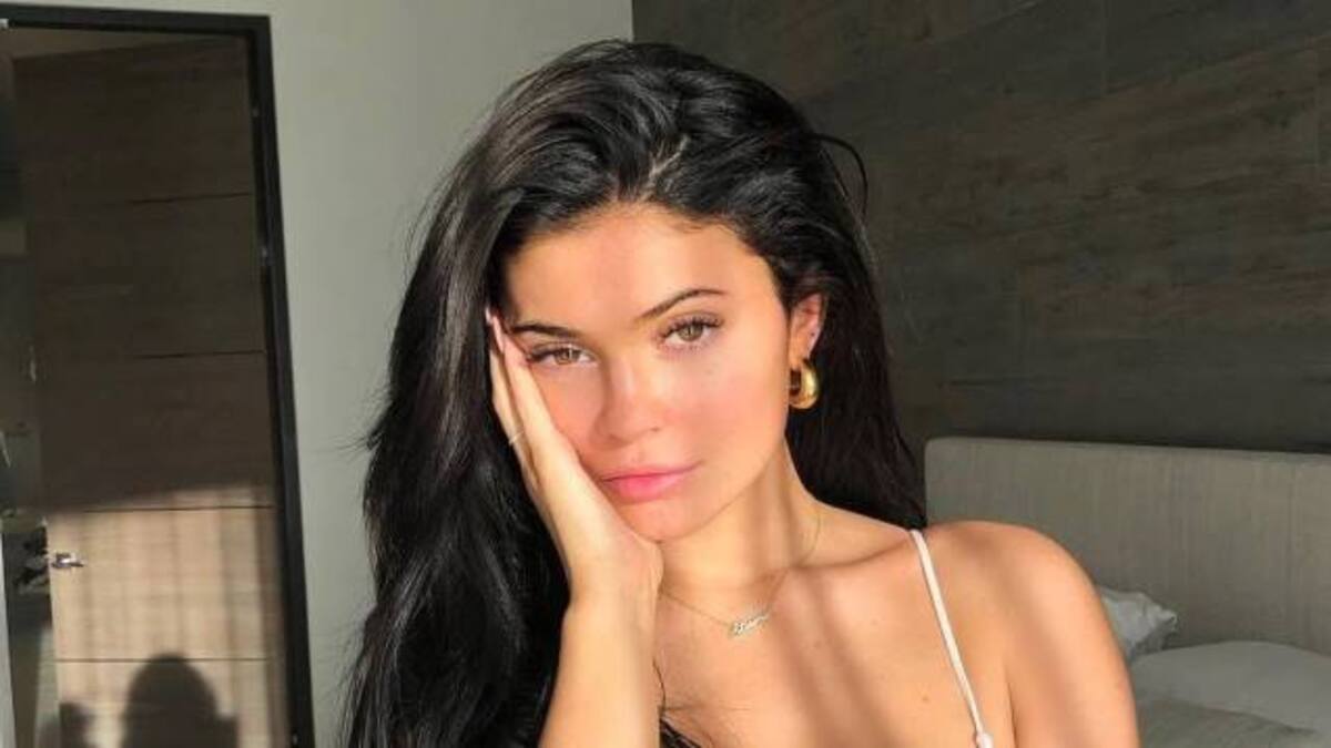 Kylie Jenner muestra su lado más sensual con foto bañada en pintura dorada