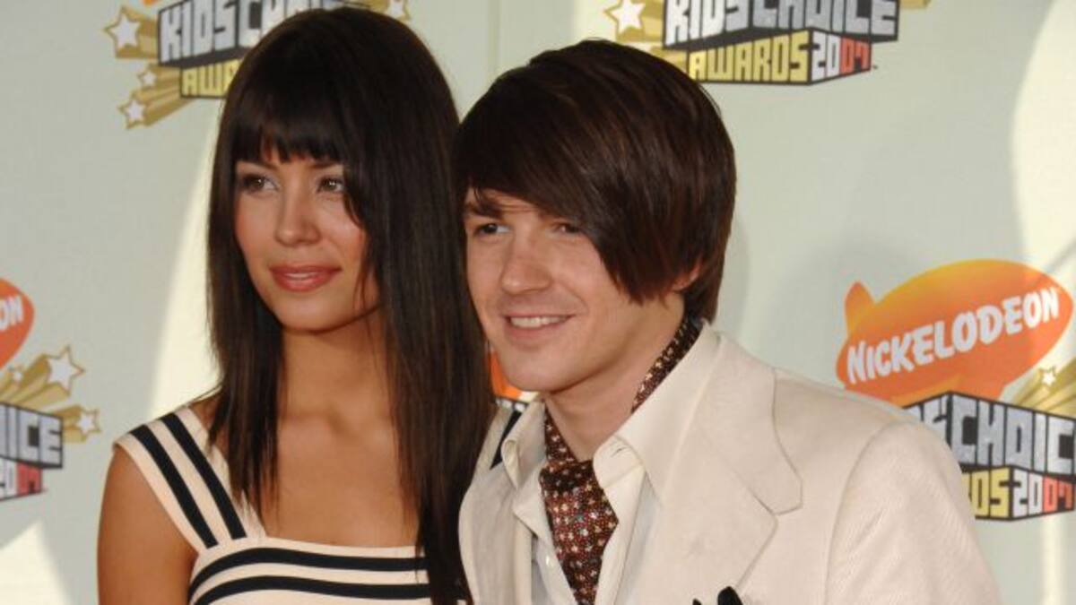 Exnovia de Drake Bell lo acusa de haberla golpeado