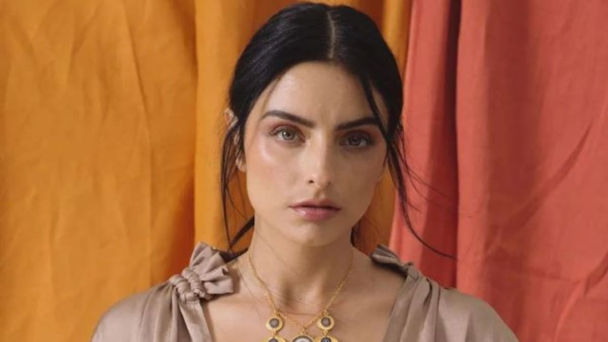 Hija de Eugenio Derbez enamora en redes presumiendo su figura en diminuto bikini