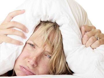 Este es el verdadero significado de despertarse a las 3 de la mañana, según la numerología