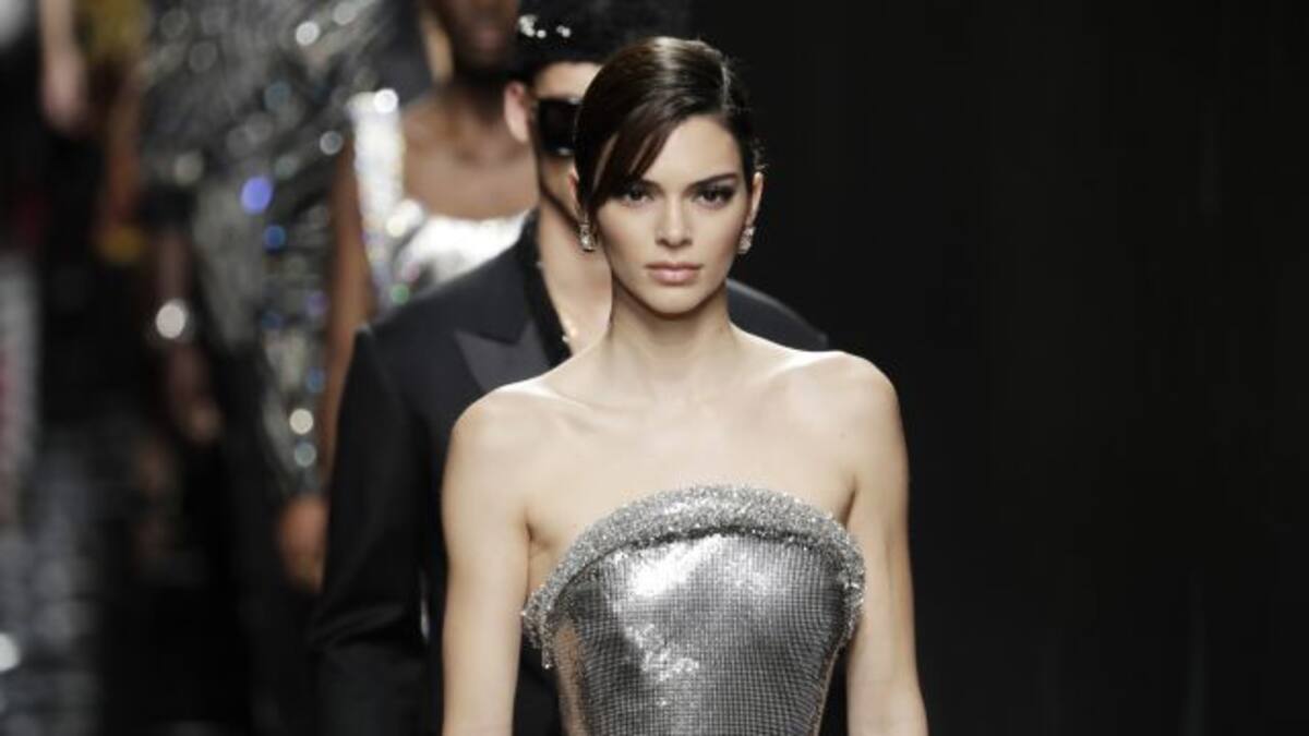 Kendall Jenner luce sexy disfraz de Pamela Anderson en fiesta que generó polémica