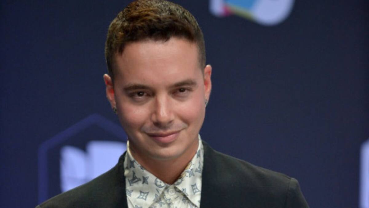 J Balvin rompe las redes con su nueva faceta de odontólogo