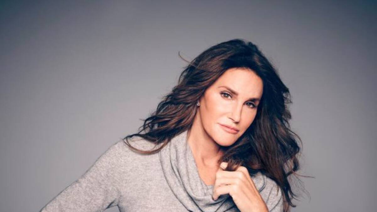 Caitlyn Jenner se aloca y besa a Kris Jenner