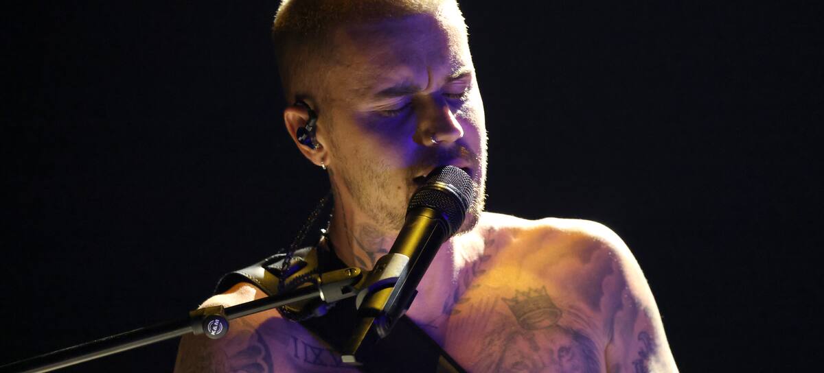 Justin Bieber actúa en los Premios Grammy 2026.