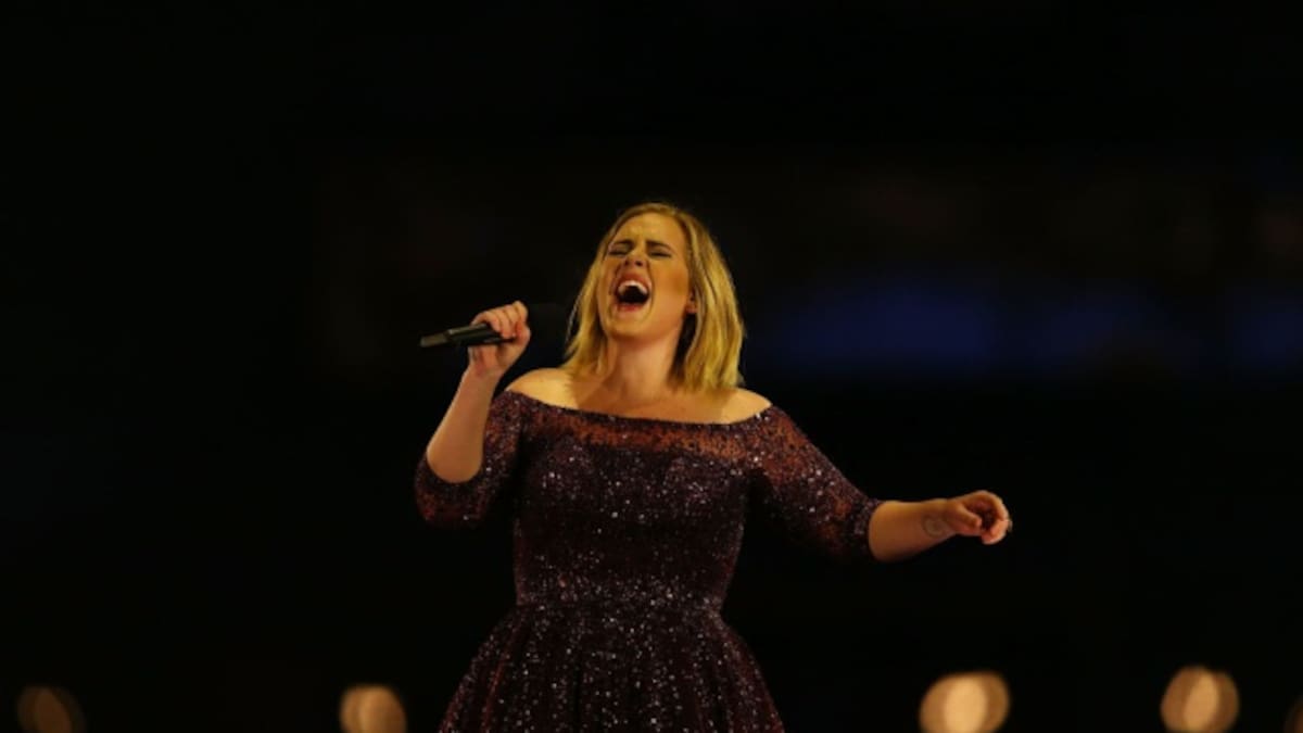 Adele llega a los 32 años con una nueva apariencia