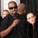 ¿Kanye West fue expulsado de los Grammy 2025? Posó en la alfombra roja con su esposa totalmente d3snuda