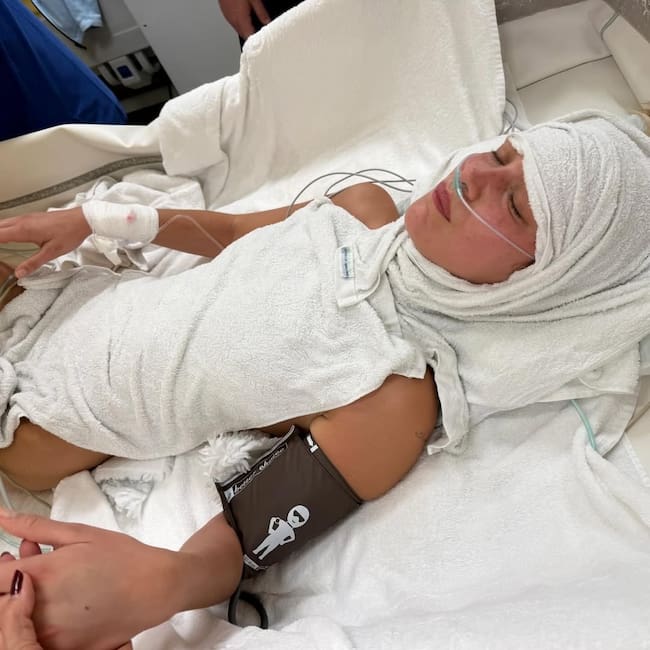 Bella Hadid en el hospital | Créditos: Instagram Yolanda Hadid.