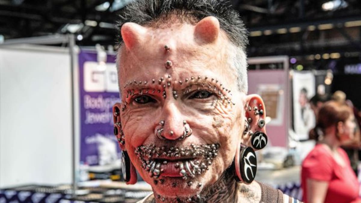 Conozca al hombre que tiene el récord mundial de perforaciones en su cuerpo