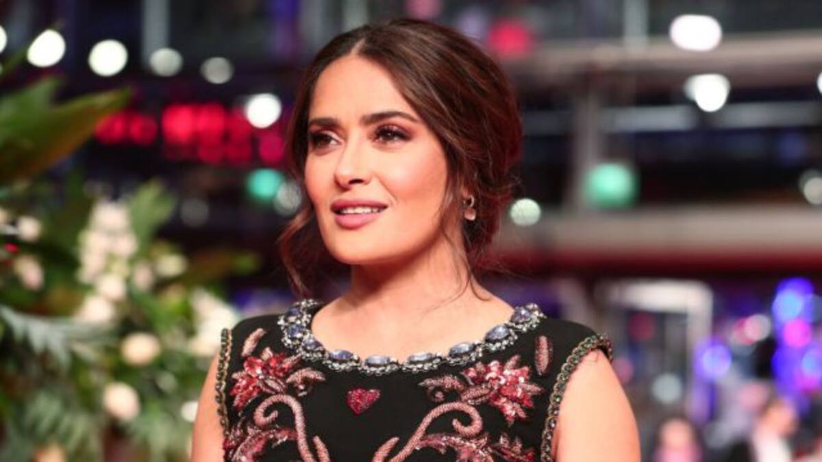 ¡Como el vino! Salma Hayek sorprende con fotos en bikini a sus 53 años