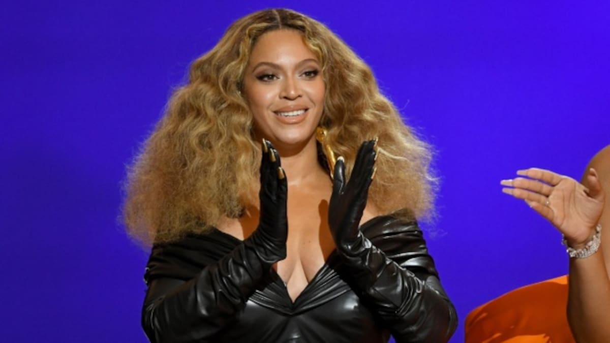 Beyonce presume en redes sociales sus curvas con un apretado vestido