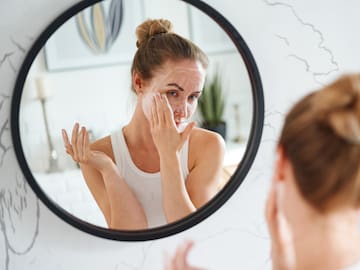 La rutina de skincare que debes seguir para lucir una piel reluciente; paso a paso