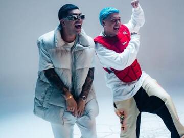 Blessd y Ryan Castro botaron dólares durante su presentación en un famoso bar en Estados Unidos