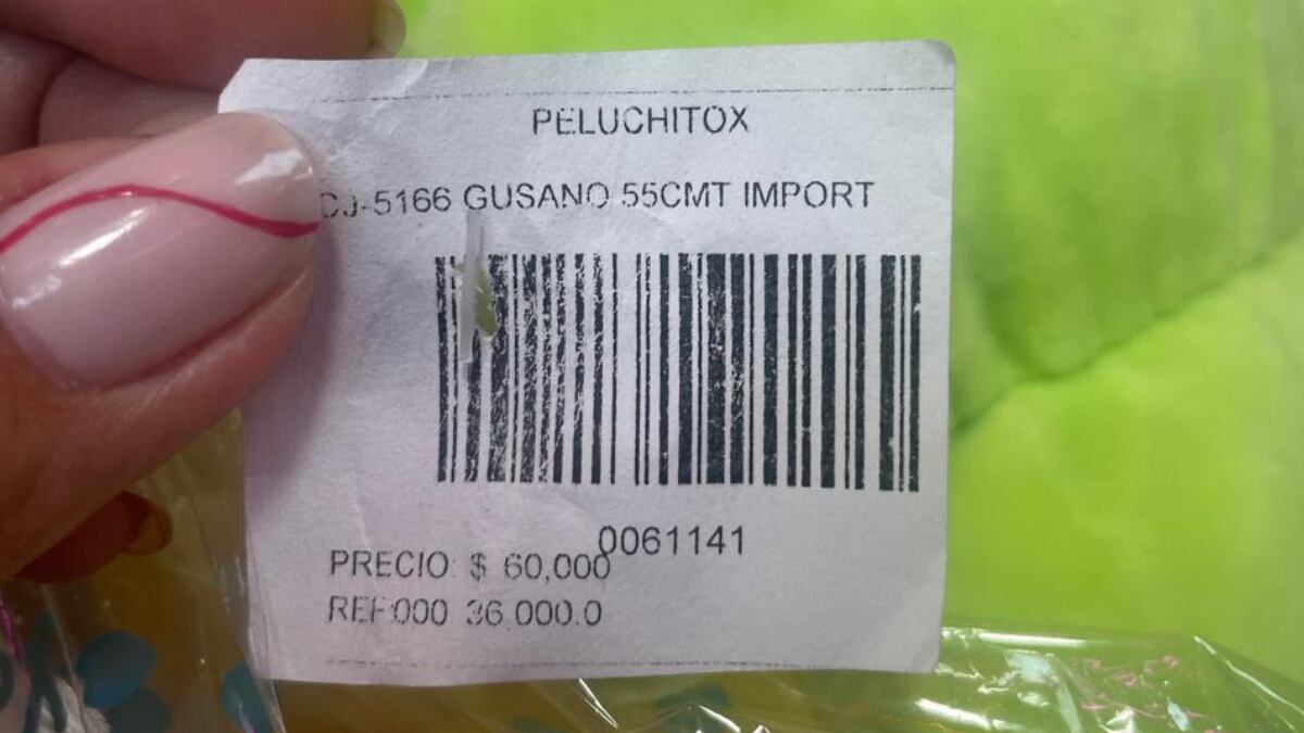 Etiqueta peluche Marlon Solórzano