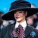 Rihanna sorprende en la Met Gala 2025 con la noticia de su tercer embarazo; así lució
