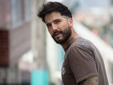 Fotos: Carlos Torres presumió su abdomen de ‘hierro’ y encendió las redes