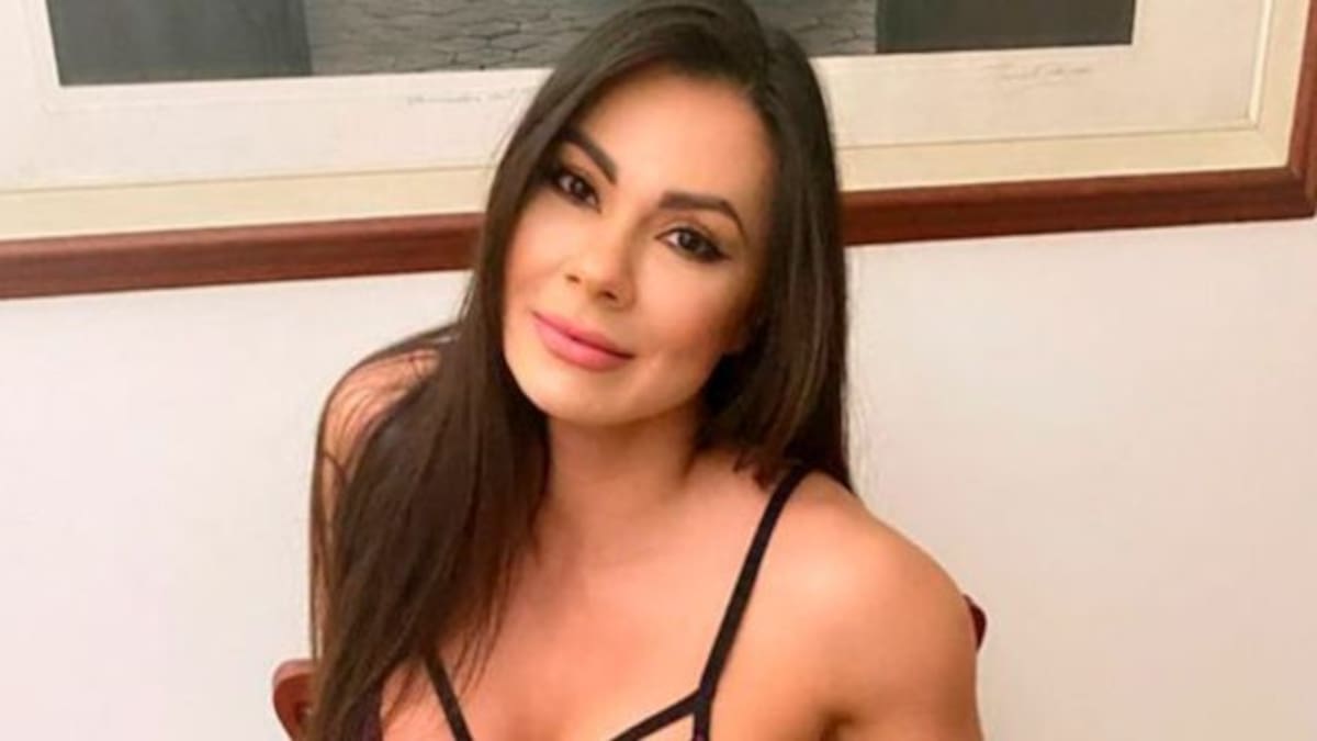 Esperanza Gómez desabrochó su pantalón y puso a volar la imaginación