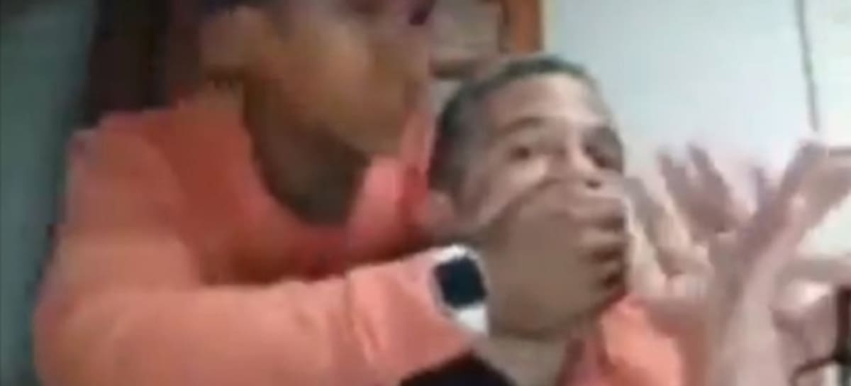 VIDEO: profesor fue asaltado mientras daba una clase en línea