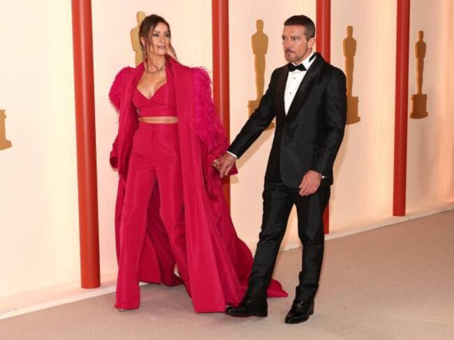 Antonio Banderas en los Oscar y Nicole Kimpel.