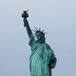 ¿Por qué esta mujer escaló hasta la base de la Estatua de la Libertad?