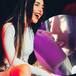 ¡El verdadero quien pudiera! Nicki Nicole besa a una fan en uno de sus conciertos